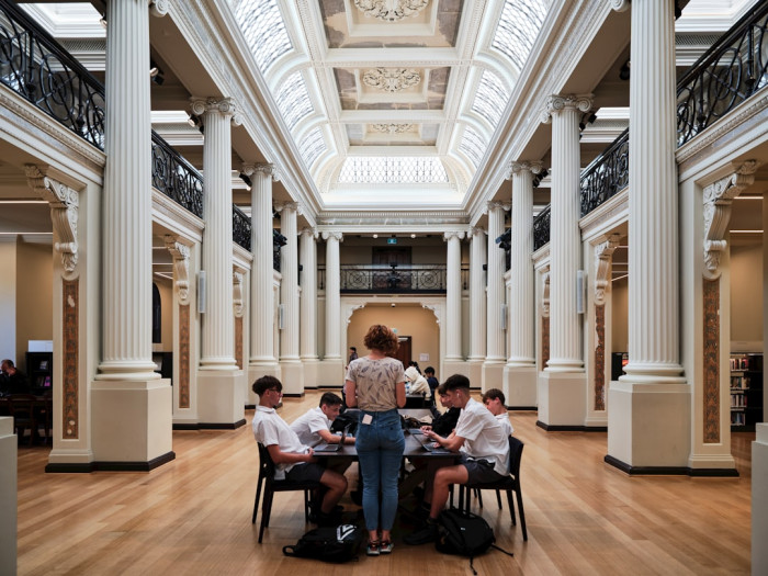 İngilizcede Sıfatlar: LYS5 ve YDS için Önemli Bilgiler